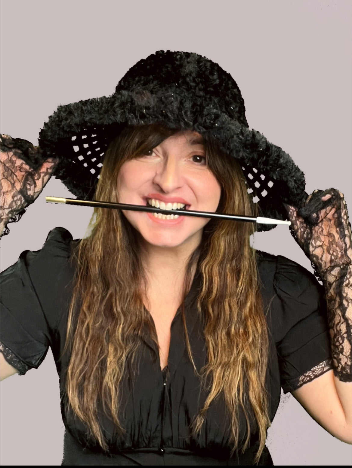 Fascia per capelli ampia fatta all'uncinetto. Color avorio, filato microfibra brillante. Motivo a rete. Frasca ed estiva.