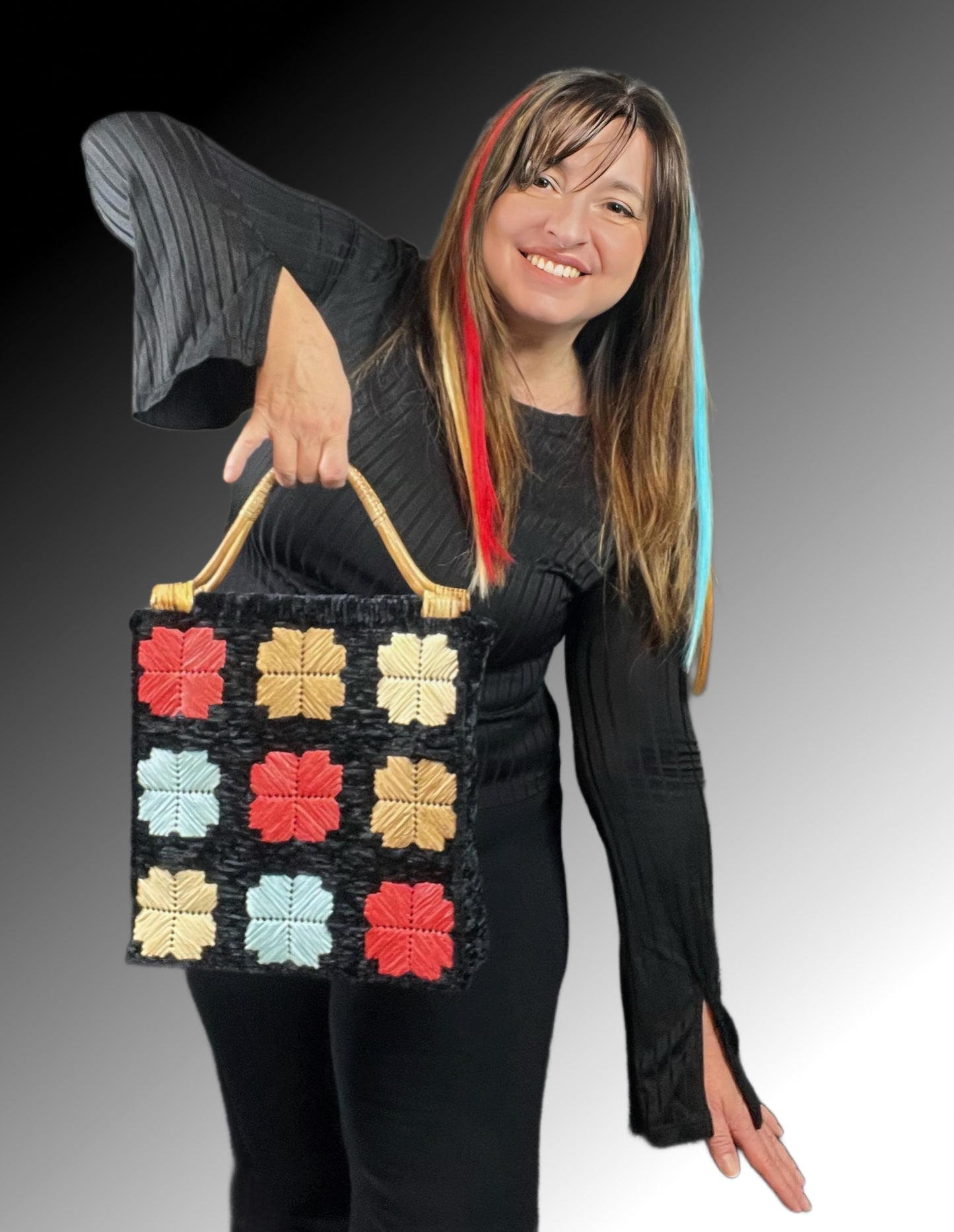 Borsa nera ciniglia con fiori colorati