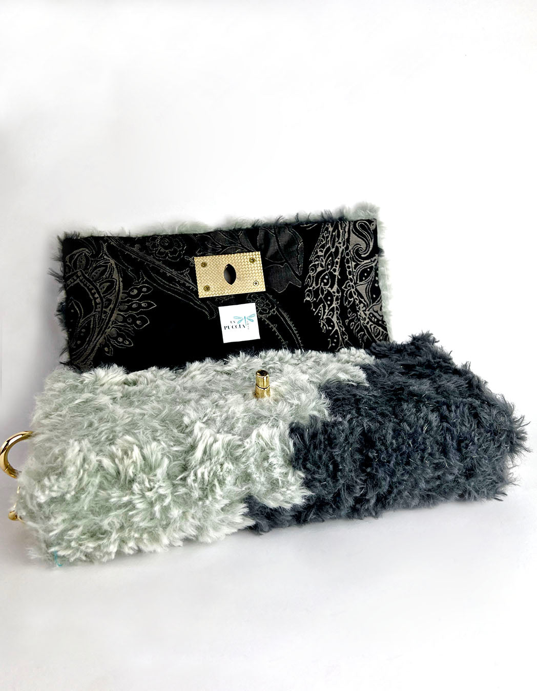 Pochette con tracolla in ecopelliccia grigia