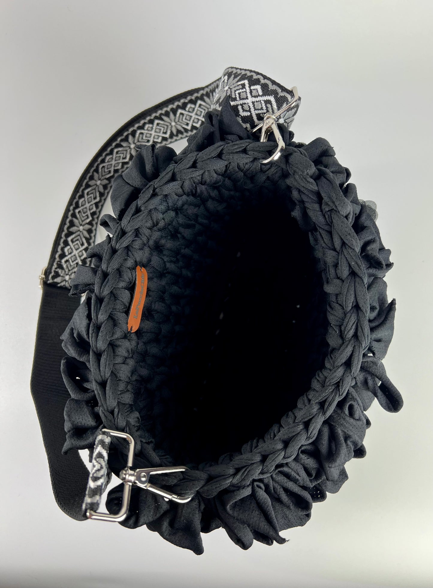 Borsa nera crochet fiori tracolla