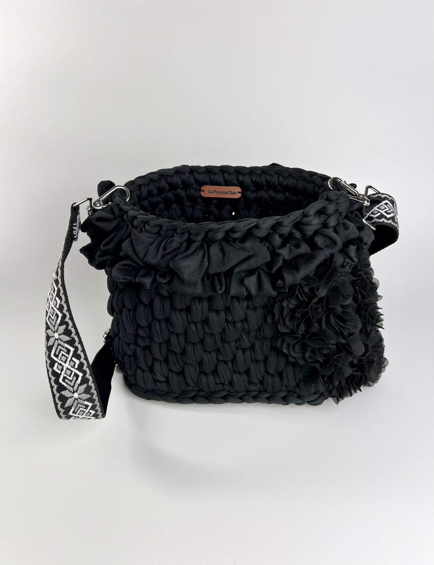 Borsa nera crochet fiori tracolla