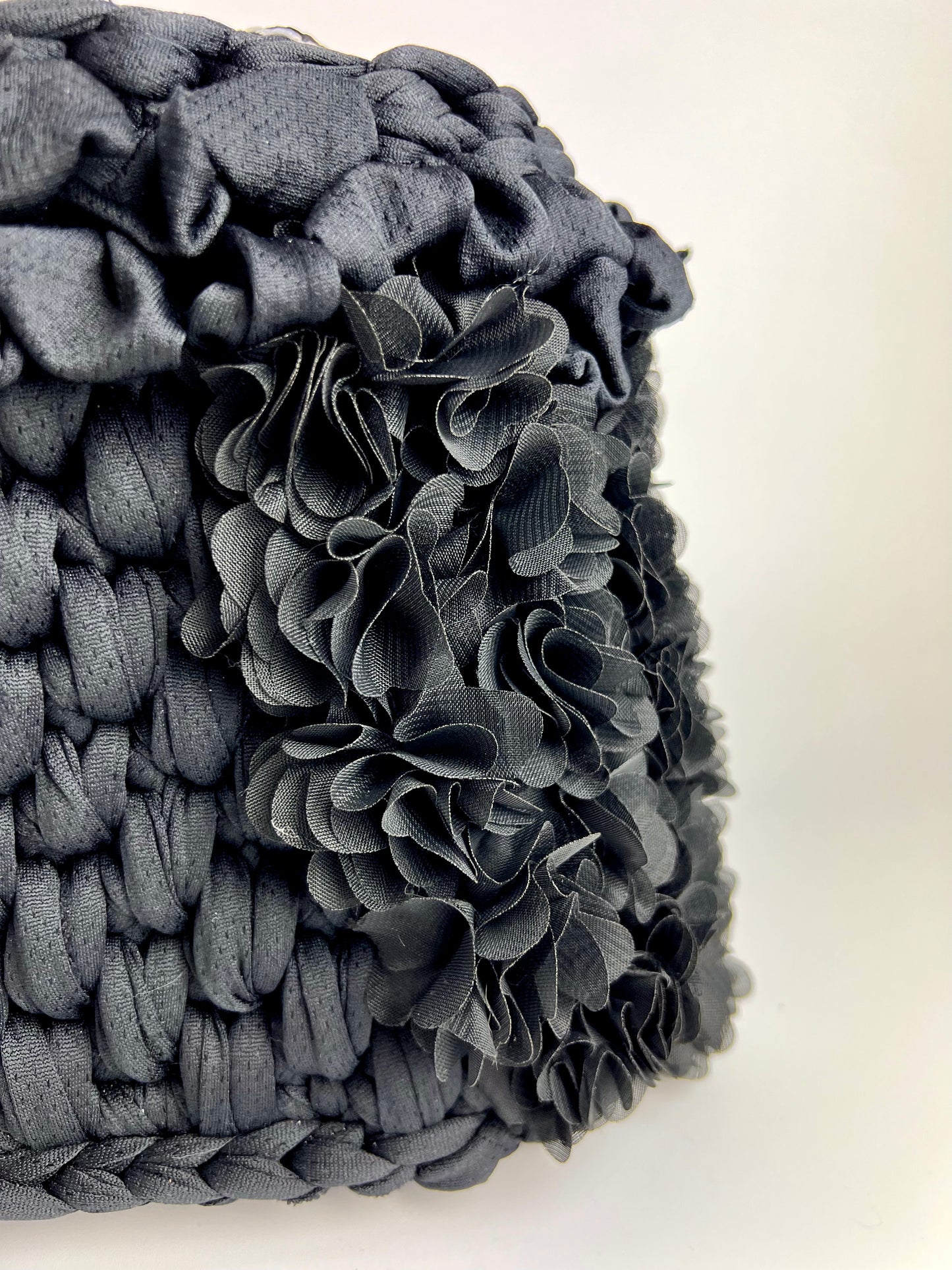 Borsa nera crochet fiori tracolla