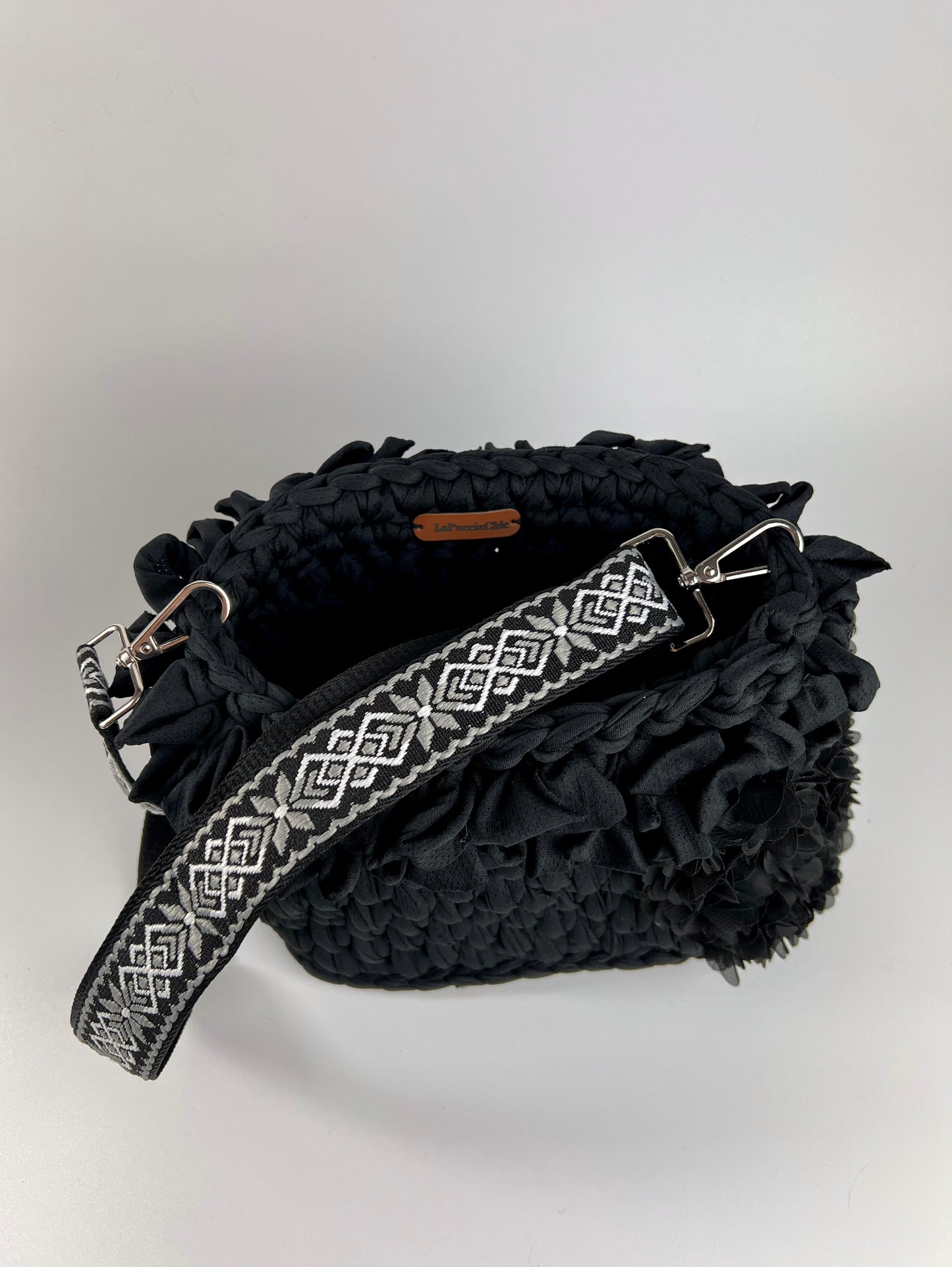 Borsa nera crochet fiori tracolla